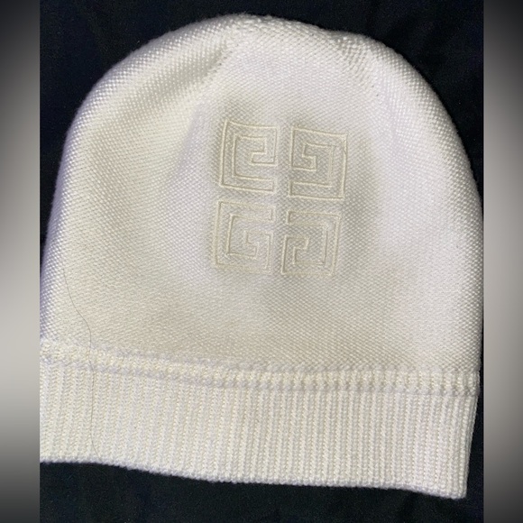 ✨Givenchy - Authentic WOMENS - 4G EMBROIDERED BEANIE IN COLOR: WHITE/IVORY✨ (OS) - Picture 6 of 15